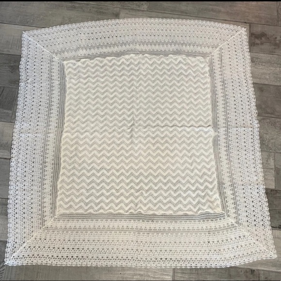 Home decor Crocheted white throw NWOT - Picture 1 of 4